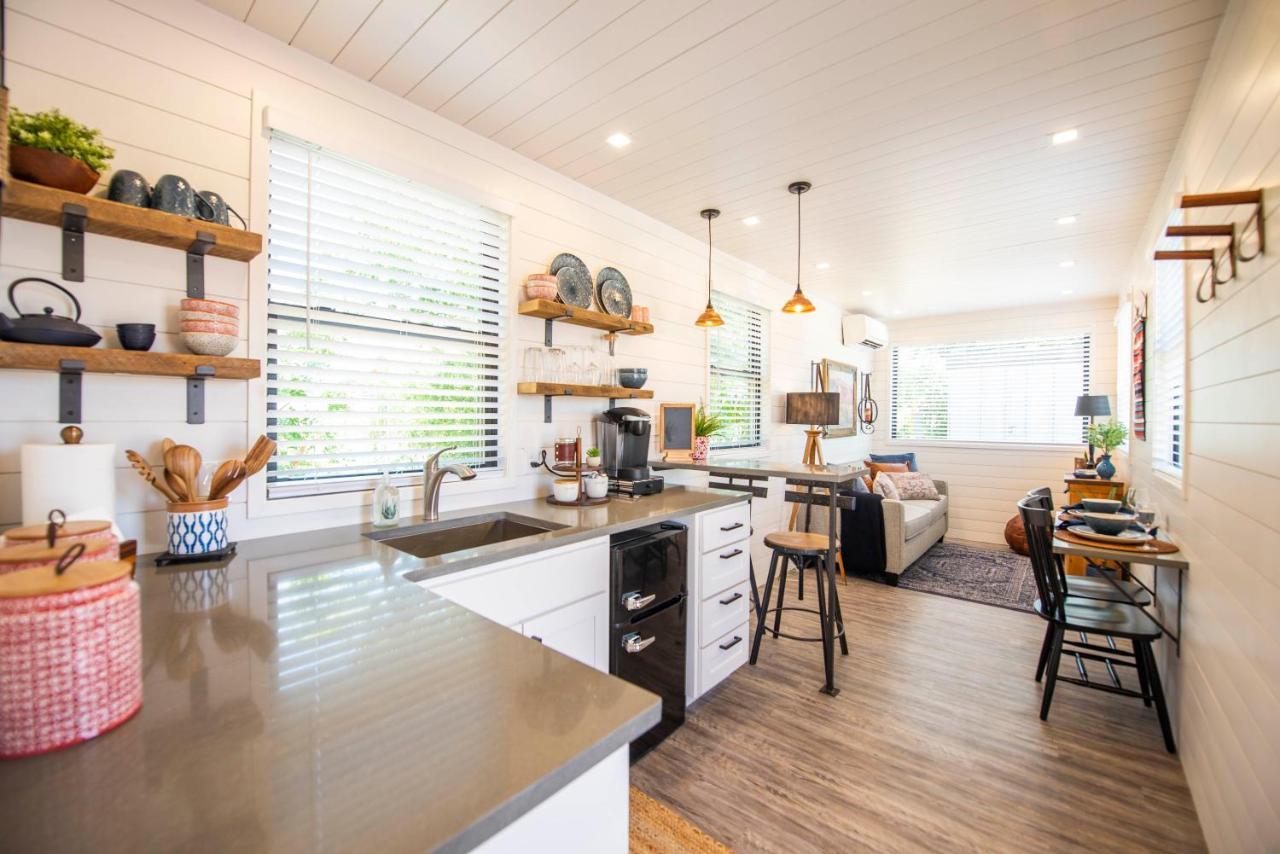 La Casita-Shipping Container House Near Magnolia/Baylor Villa Bellmead Bagian luar foto