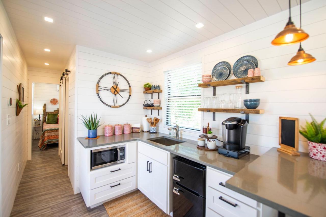 La Casita-Shipping Container House Near Magnolia/Baylor Villa Bellmead Bagian luar foto