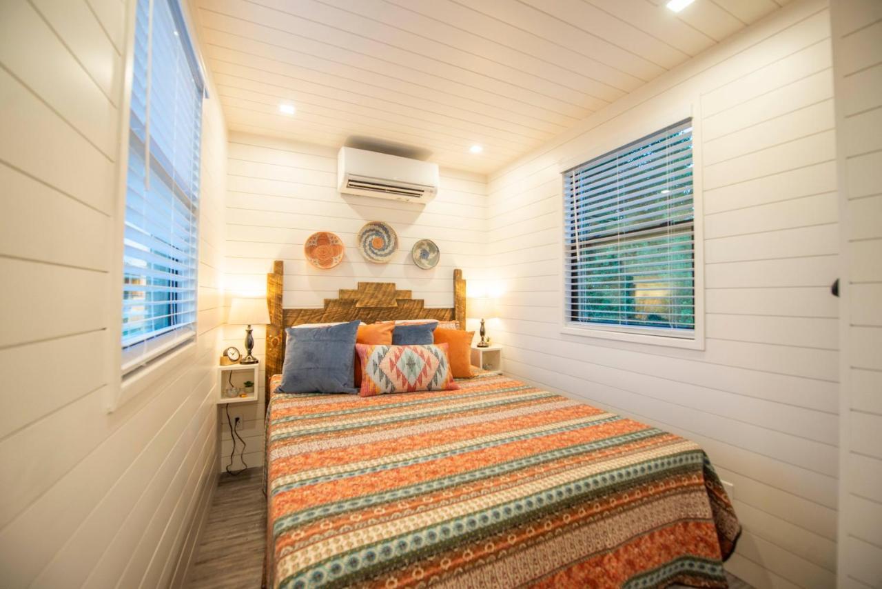 La Casita-Shipping Container House Near Magnolia/Baylor Villa Bellmead Bagian luar foto