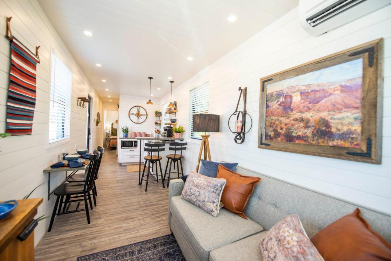 La Casita-Shipping Container House Near Magnolia/Baylor Villa Bellmead Bagian luar foto