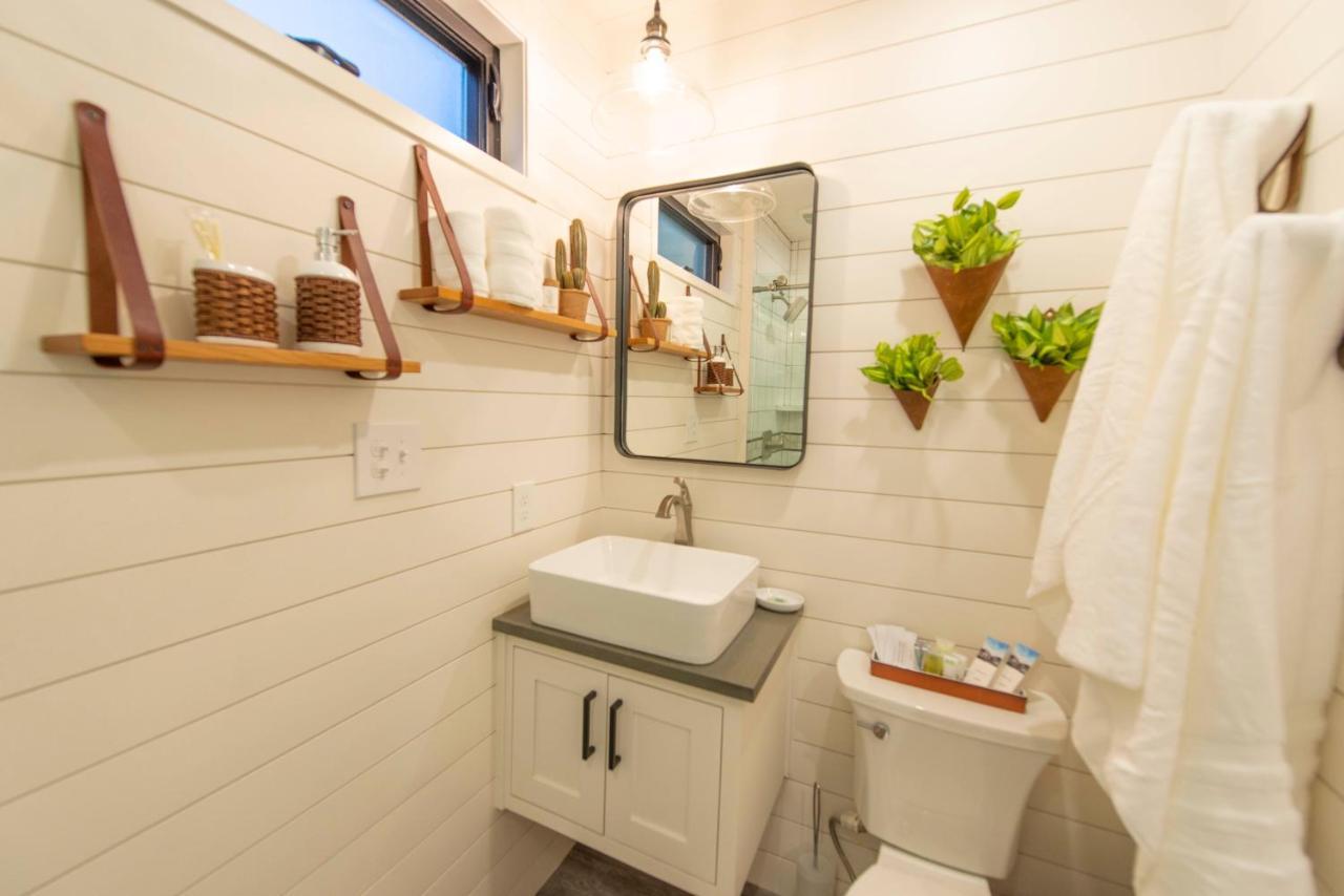 La Casita-Shipping Container House Near Magnolia/Baylor Villa Bellmead Bagian luar foto