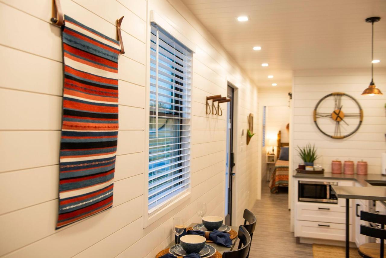 La Casita-Shipping Container House Near Magnolia/Baylor Villa Bellmead Bagian luar foto