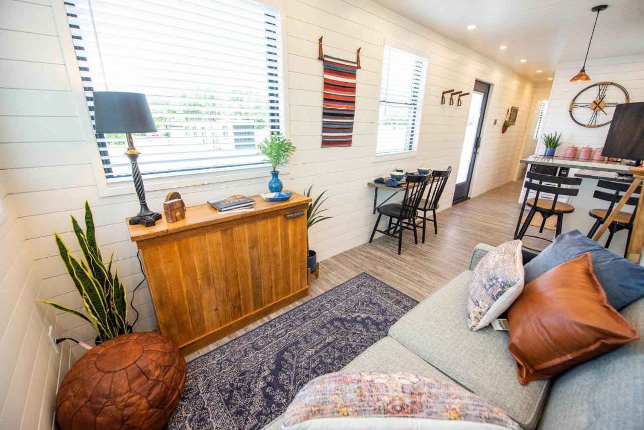 La Casita-Shipping Container House Near Magnolia/Baylor Villa Bellmead Bagian luar foto