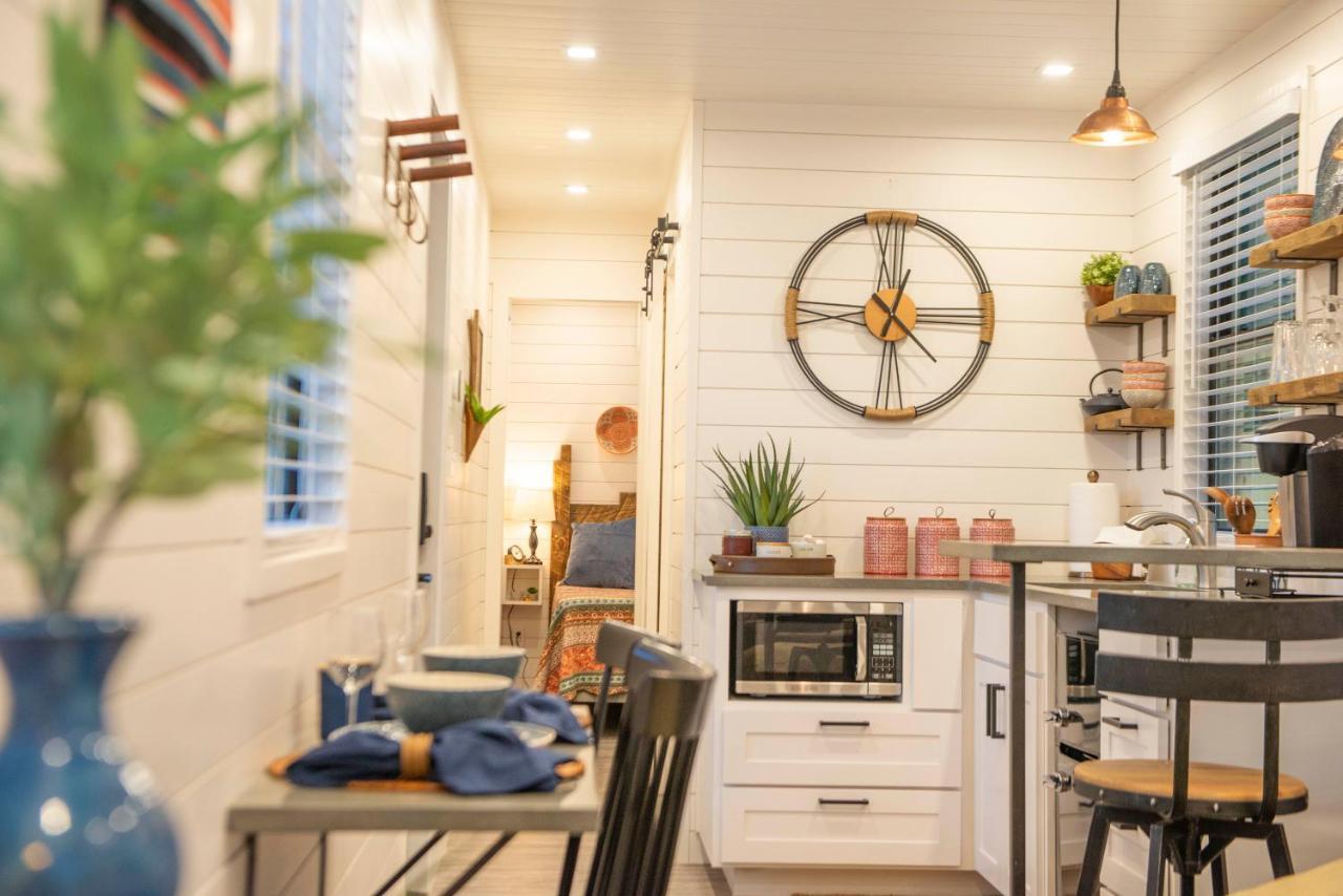 La Casita-Shipping Container House Near Magnolia/Baylor Villa Bellmead Bagian luar foto