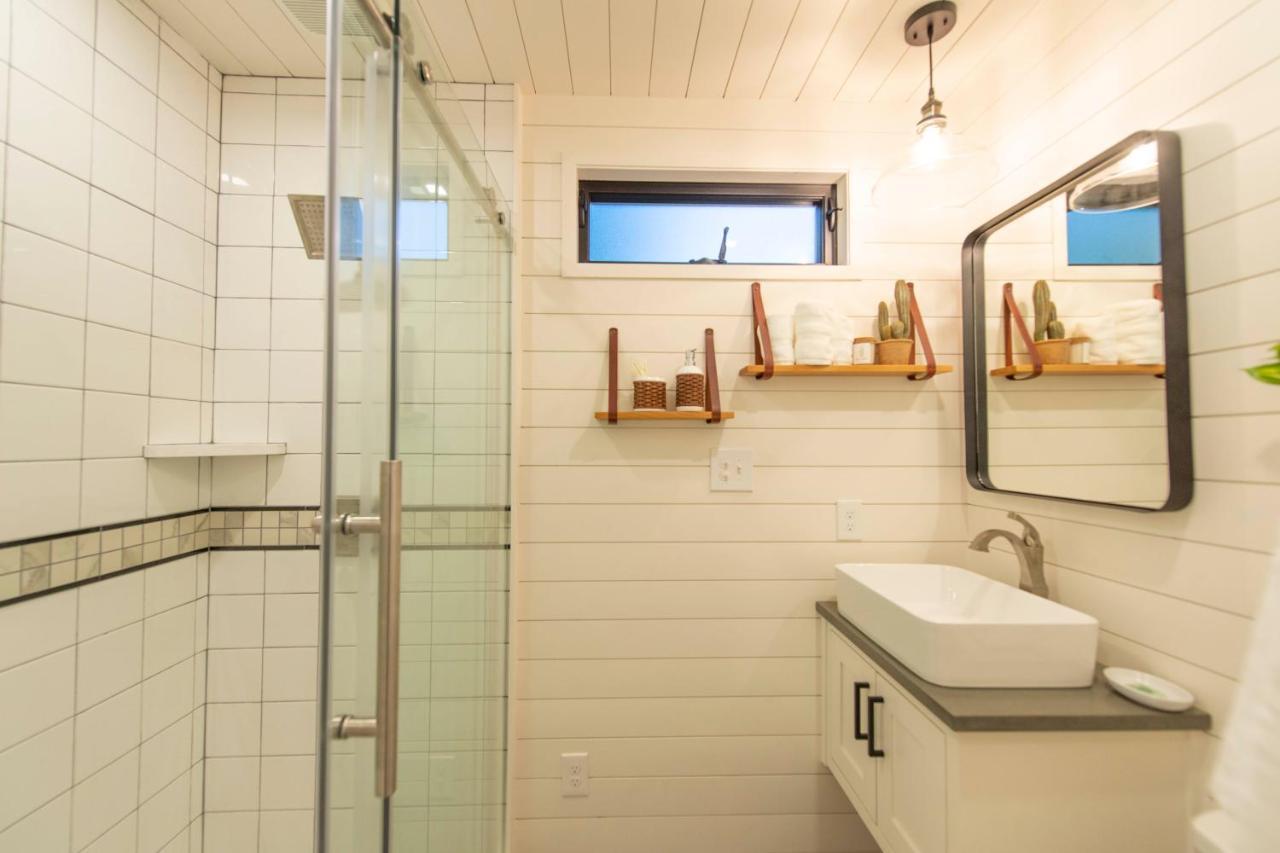 La Casita-Shipping Container House Near Magnolia/Baylor Villa Bellmead Bagian luar foto